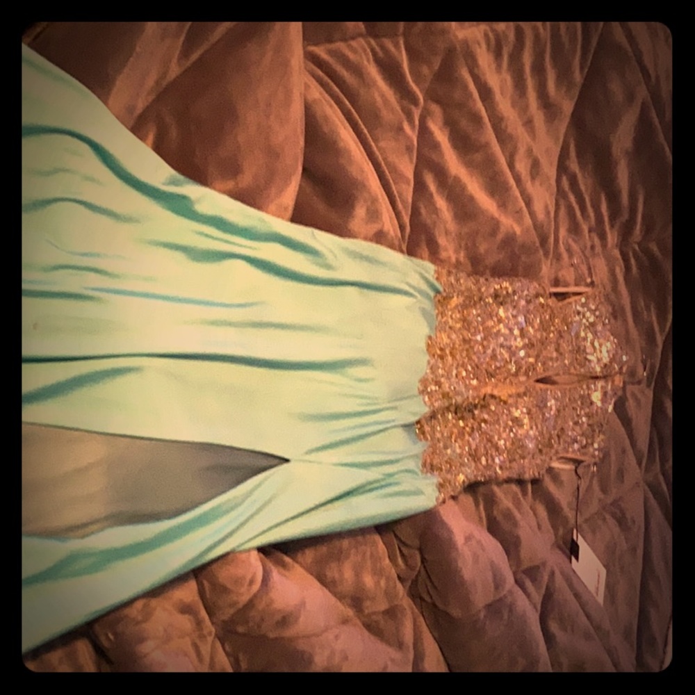 Mac Duggal turquoise formal dress